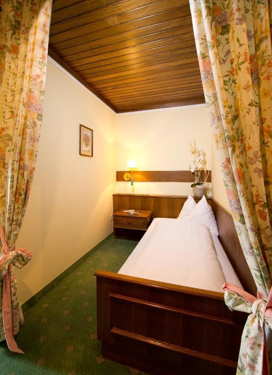 Hotel Landgasthof Altwirt Seeham Room photo